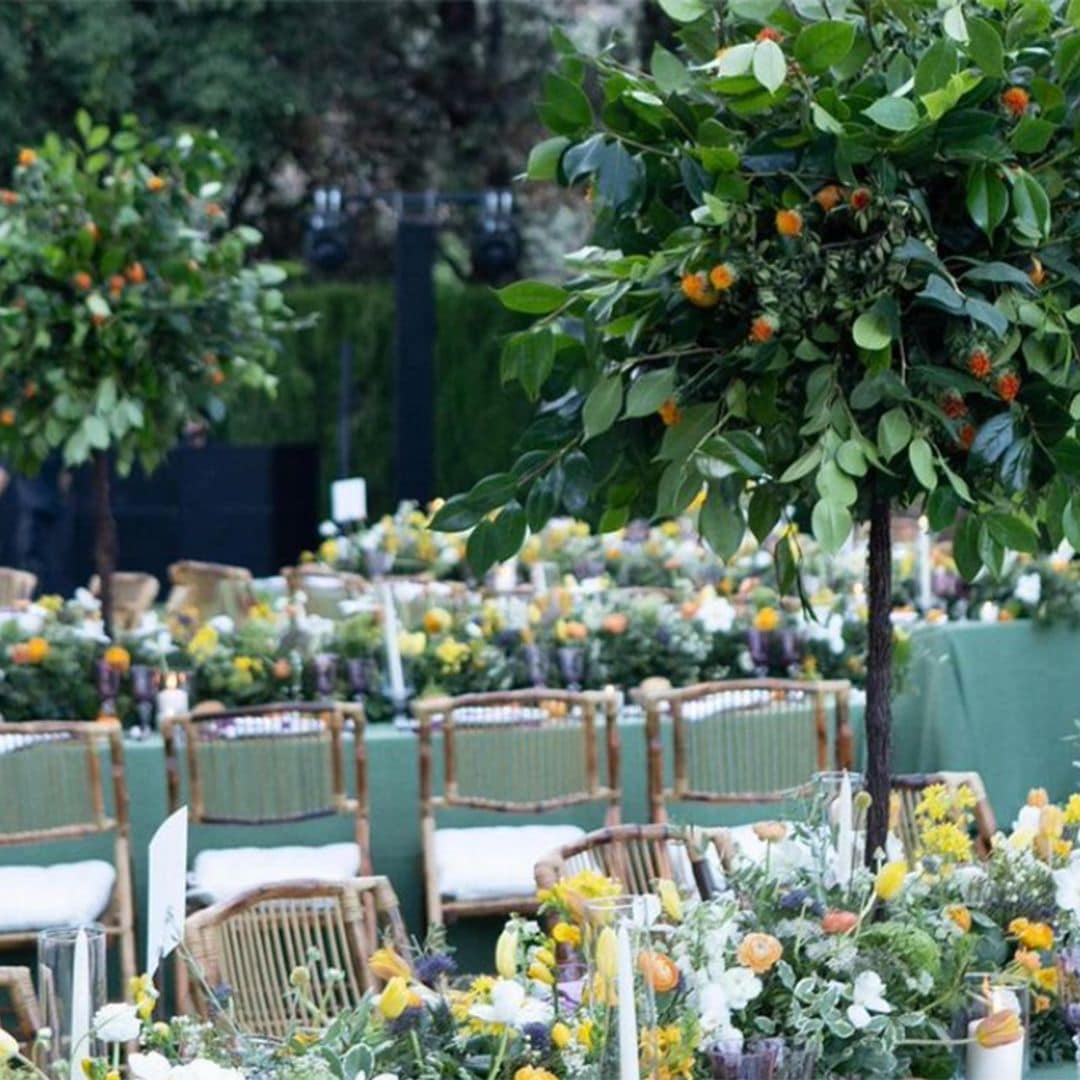 Decora tus mesas nupciales con centros altos y deja a todos boquiabiertos