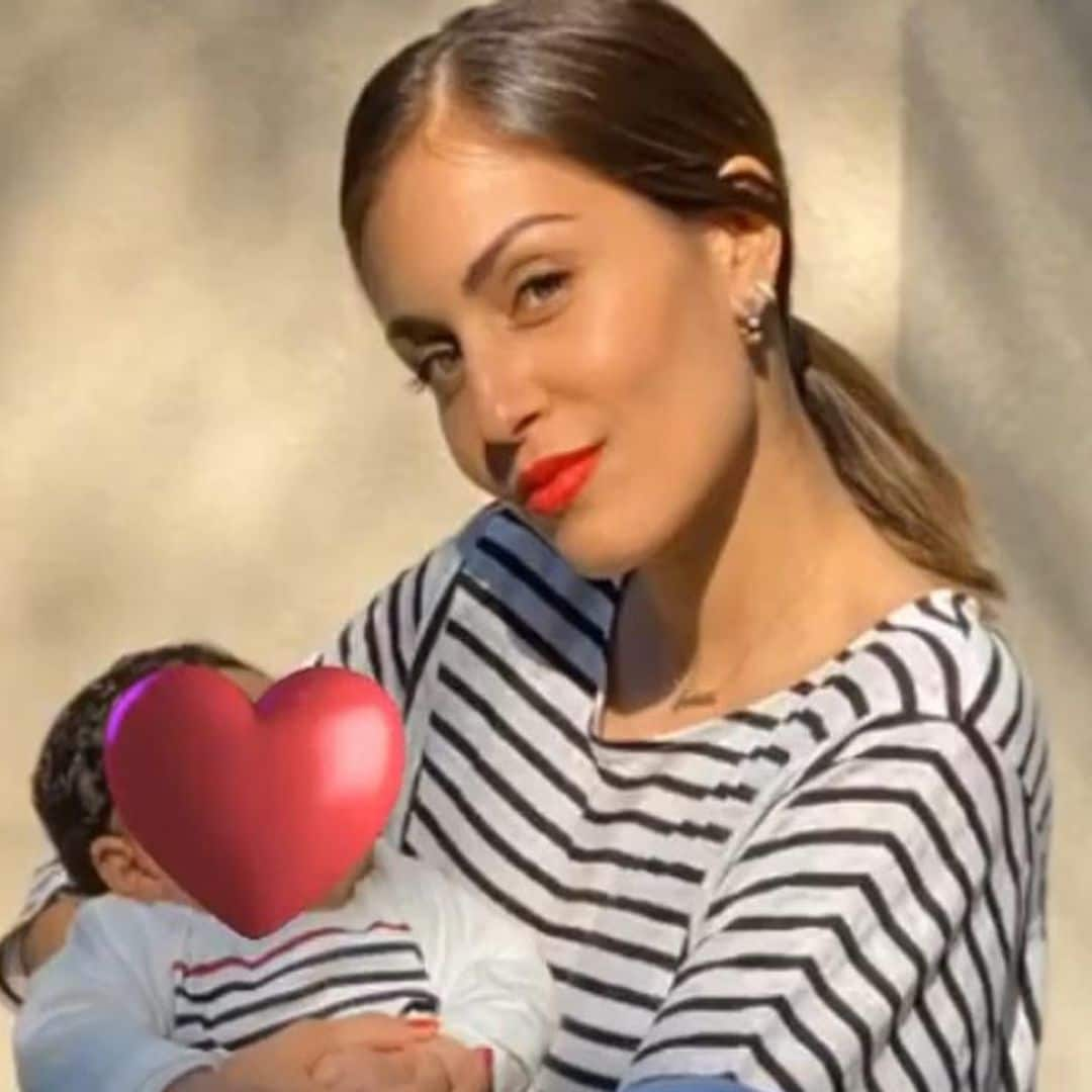 ¡Dos adorables marineros! Hiba Abouk celebra el segundo cumplemés de su hijo