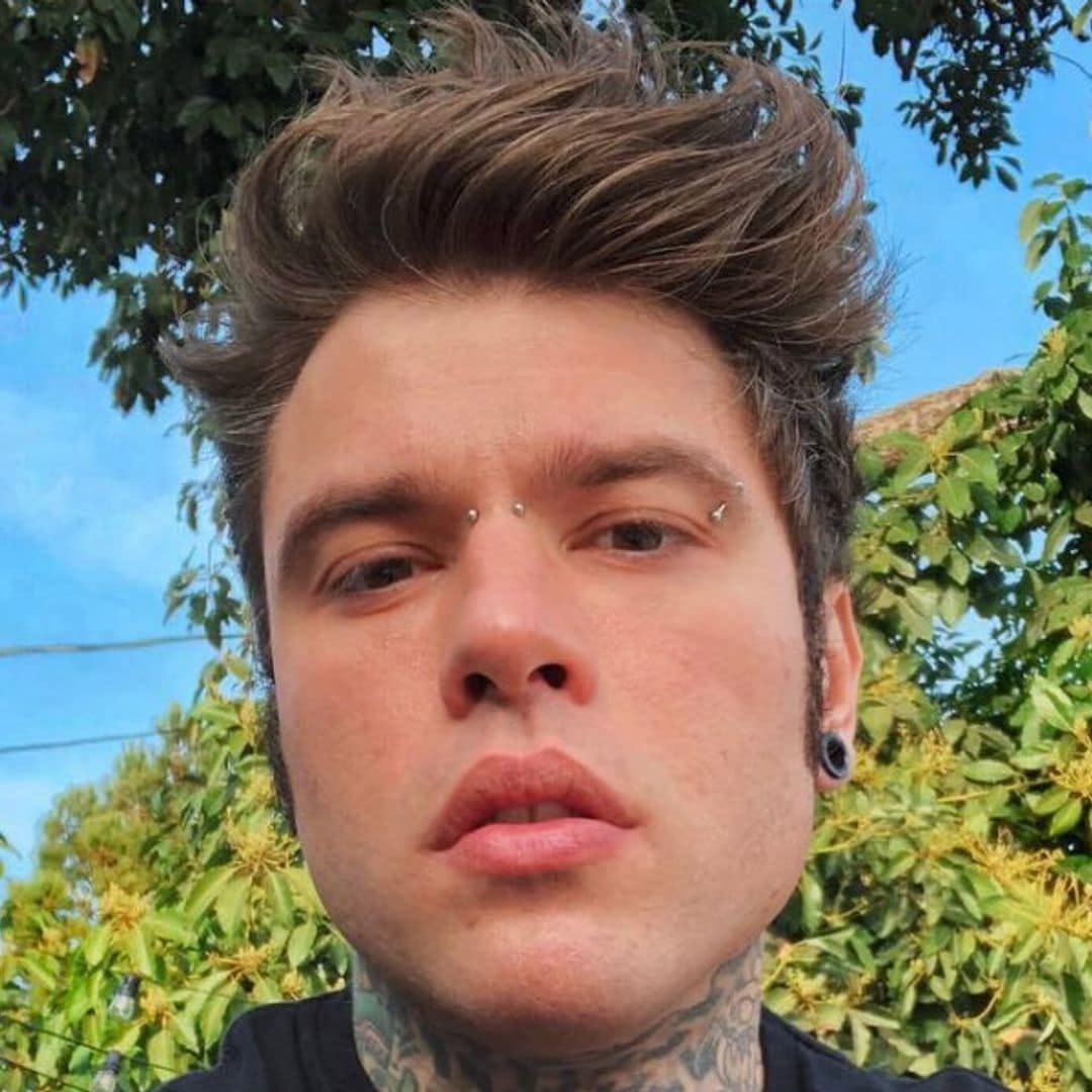 ¿Es Fedez o J Balvin? El italiano enloquece las redes con su cambio de look radical