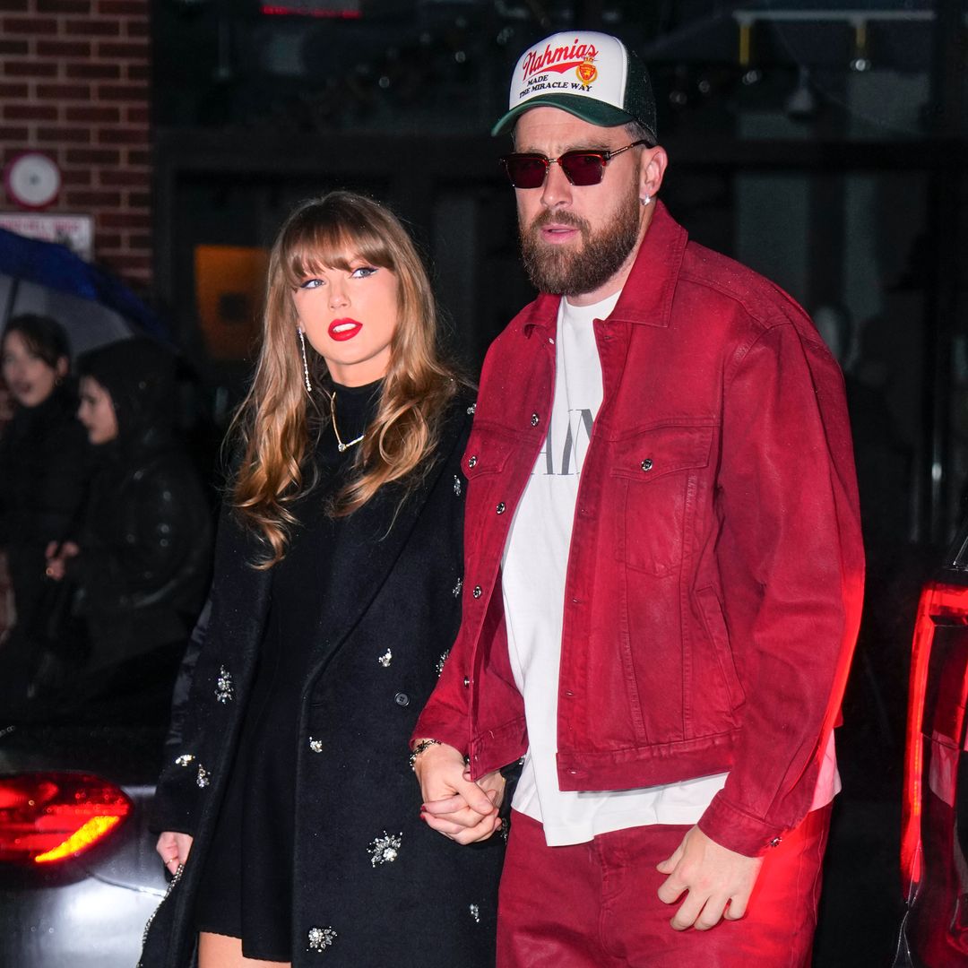 Taylor Swift y Travis Kelce no sólo han incrementado sus apariciones públicas sino que lo han hecho con atuendos coordinados únicos. 