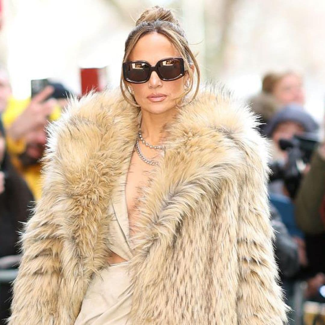 Jennifer Lopez luce 5 cambios de manicure en su película ‘This is me now: A Love Story’