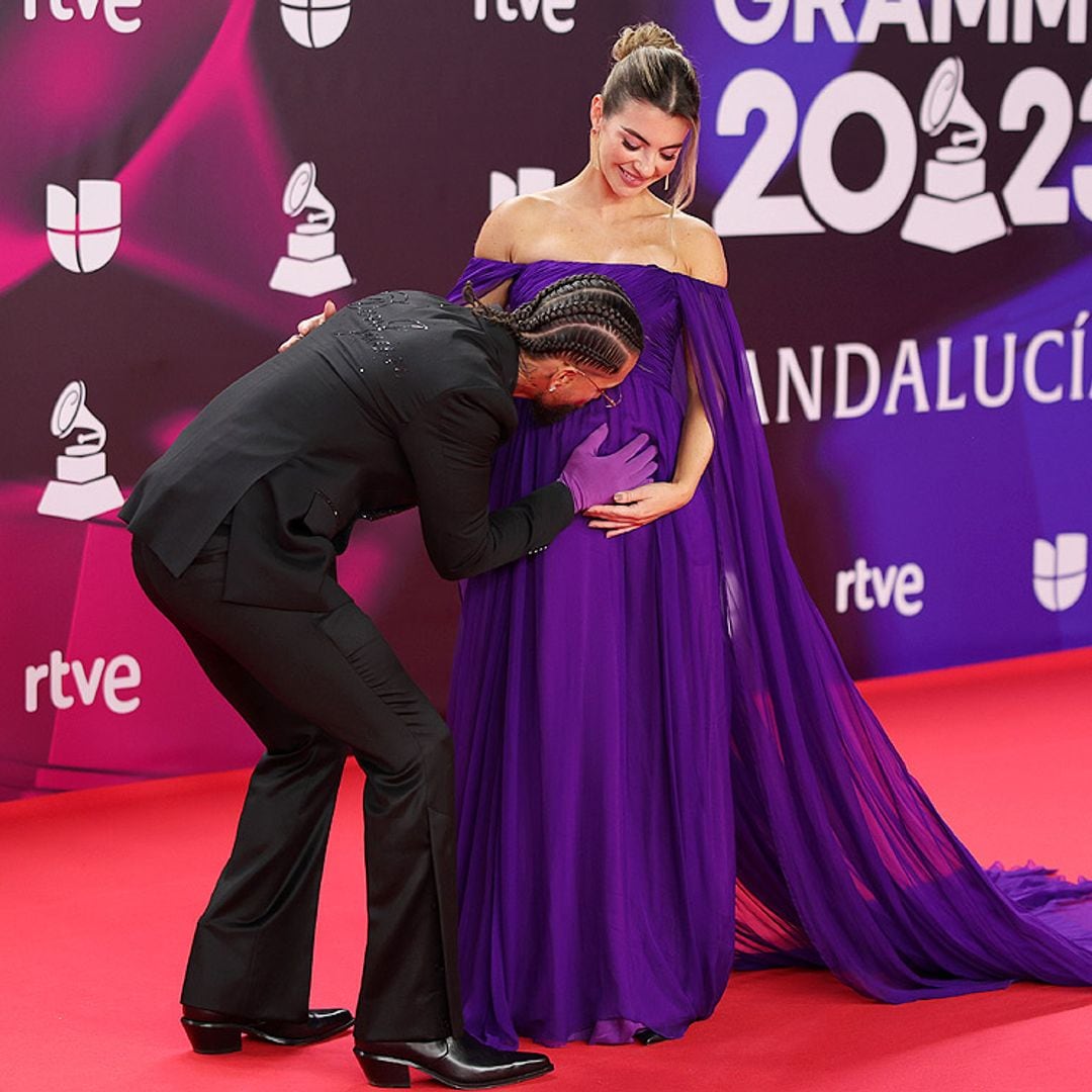 El momentazo de los Grammy Latinos con Maluma posando por primera vez con su novia embarazada