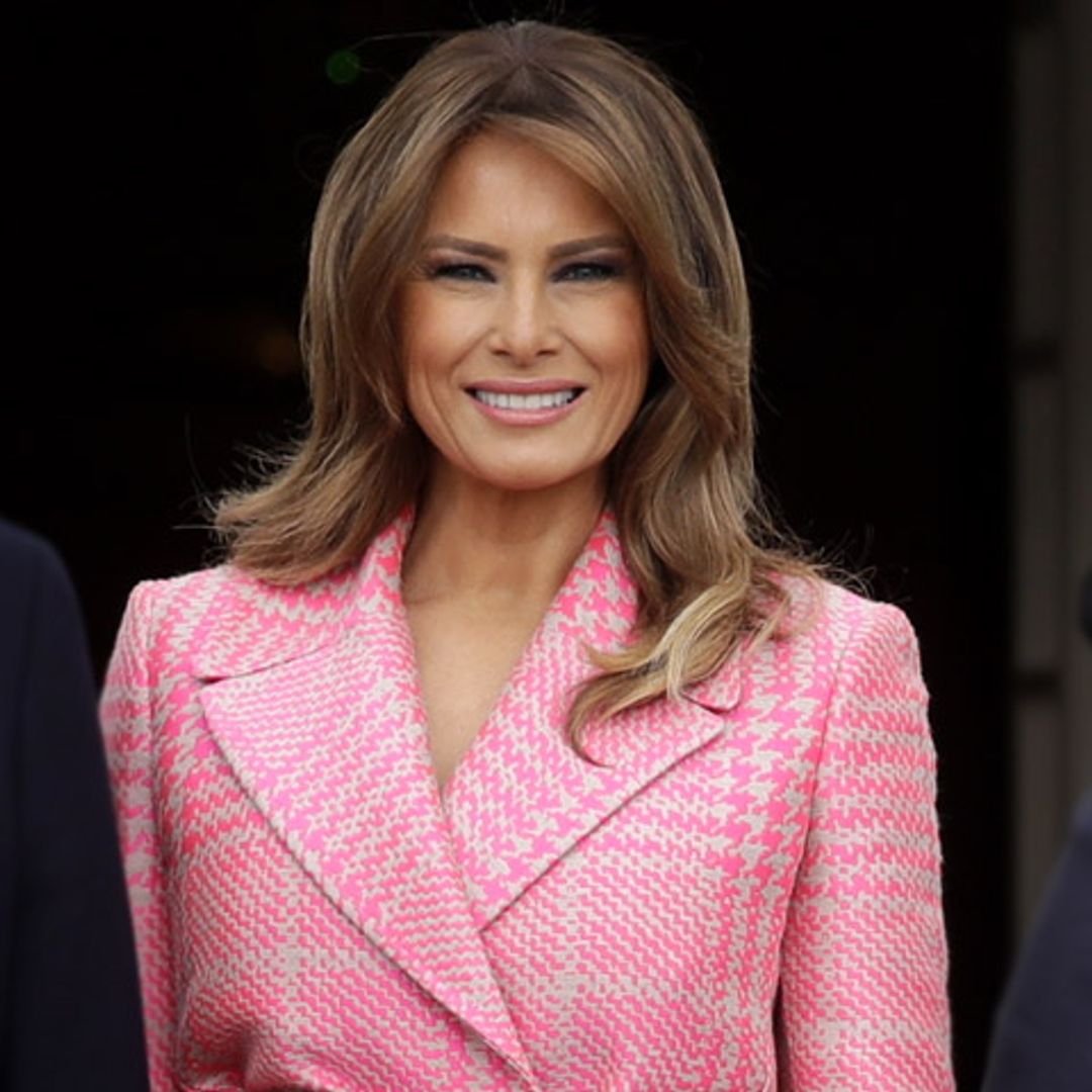 Melania Trump y su abrigo de cuadros rosa, crónica de un éxito anunciado