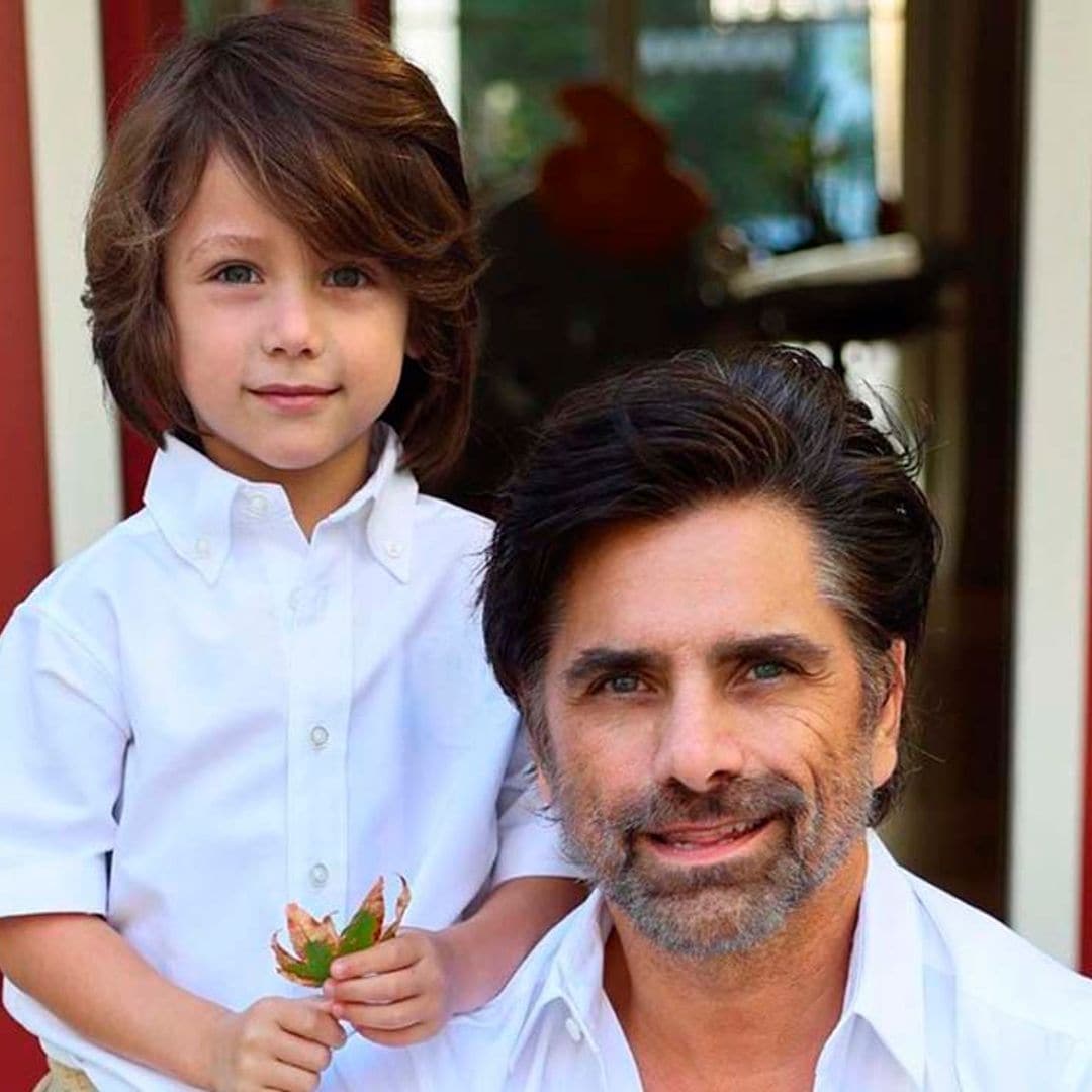 El hijo de John Stamos, de cuatro añitos, muy ilusionado al visitar la estrella de la fama de su papá