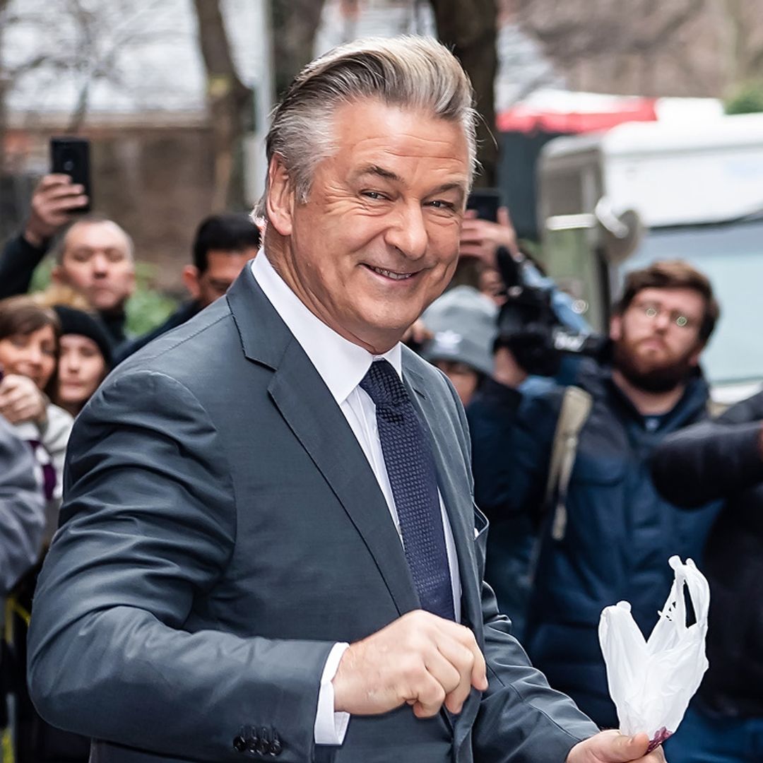 Alec Baldwin llega a un acuerdo con la familia de Halyna Hutchins, la compañera a la que mató accidentalmente en un rodaje