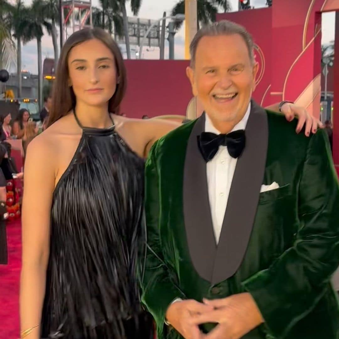 Raúl de Molina, feliz junto a su esposa y su hija en la alfombra roja del Latin GRAMMY