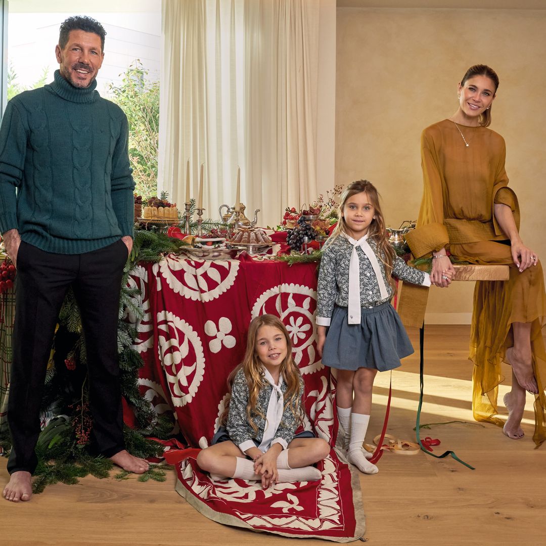 Diego Simeone y Carla Pereyra con sus hijas