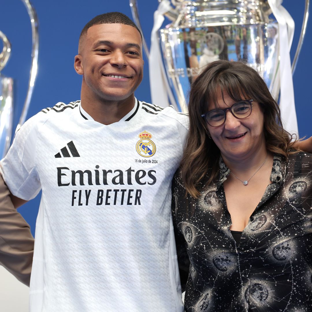 De sus padres a emblemáticas figuras del Real Madrid: Mbappé, arropado en su apoteósica presentación en el Bernabéu