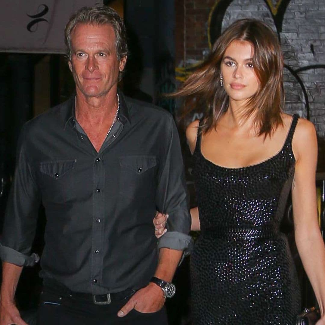 ¿Salir de fiesta con tu padre? Kaia Gerber lo hace con un vestido negro muy diferente a los demás