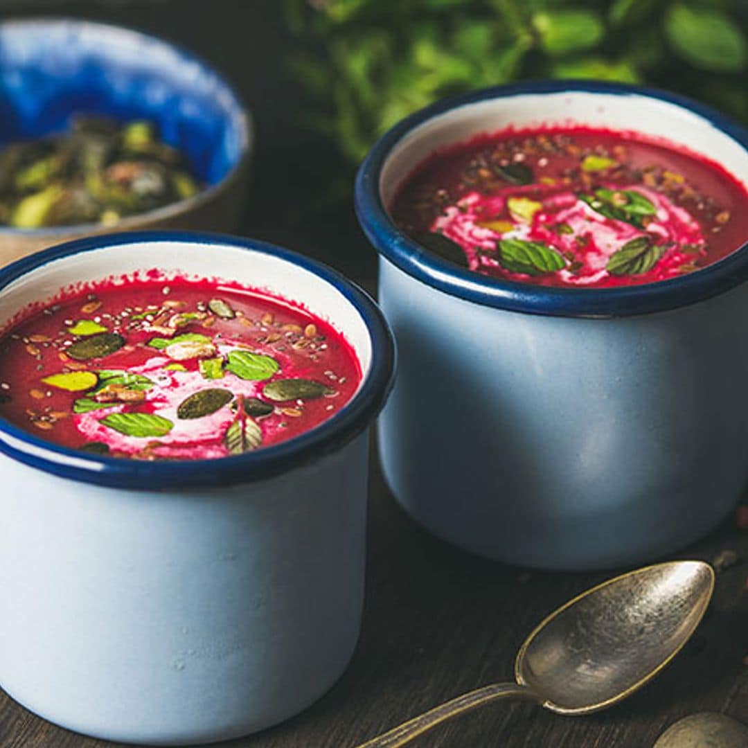 Crema de remolacha con yogur y semillas