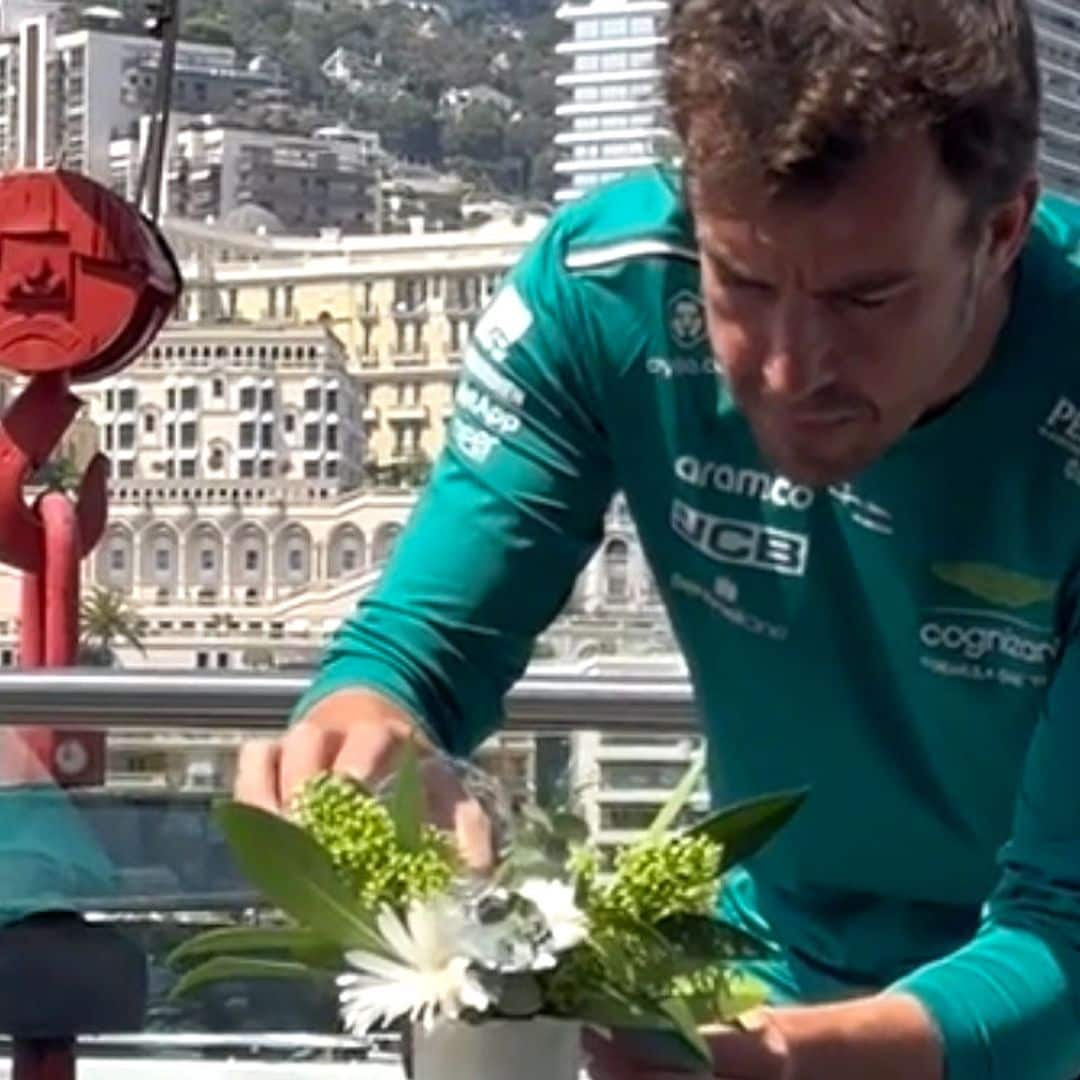 El sorprendente vídeo viral de Fernando Alonso, ¿qué hacía regando flores antes de competir?