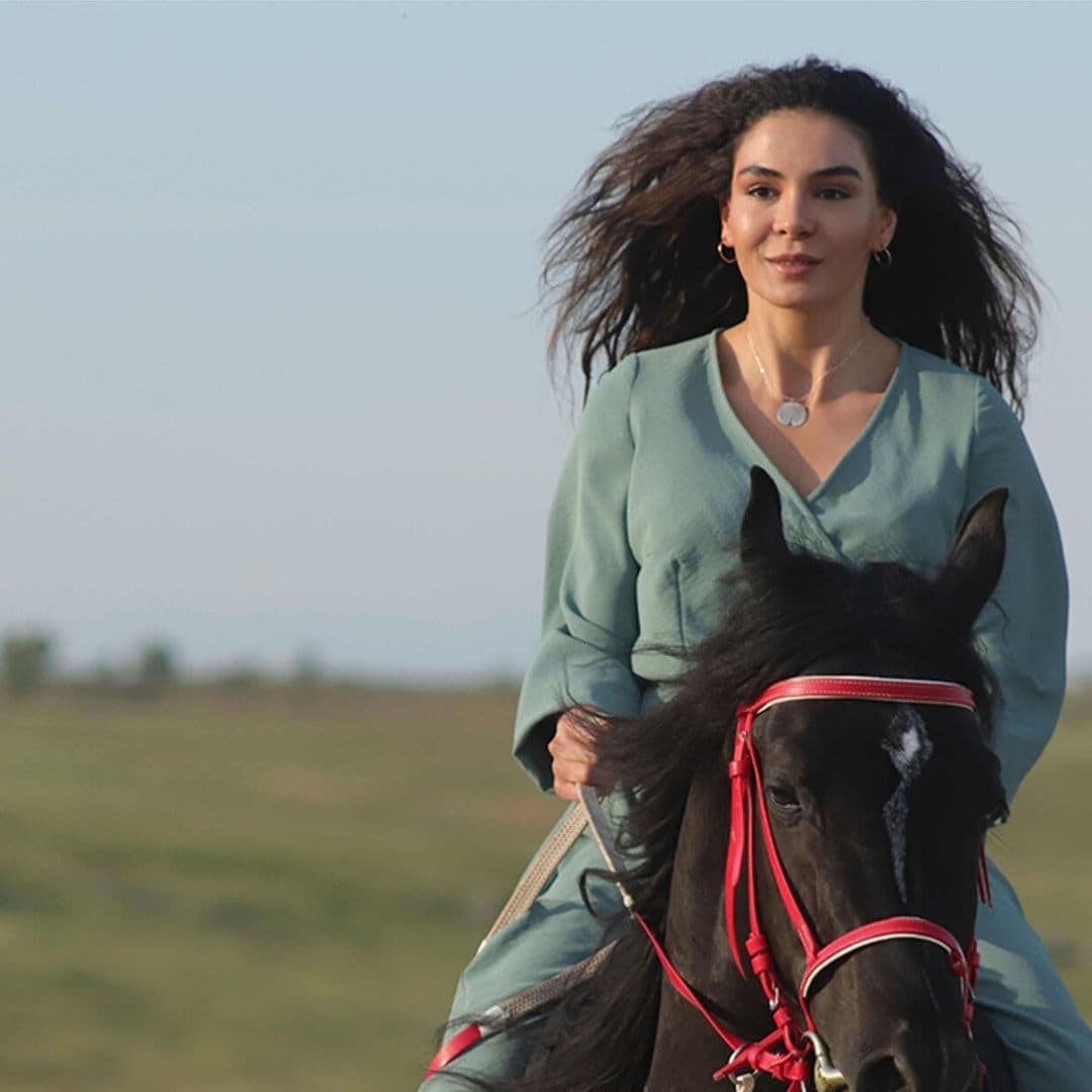 Ella es Ebru Sahin, la guapa protagonista de ‘Hercai: Amor y venganza’