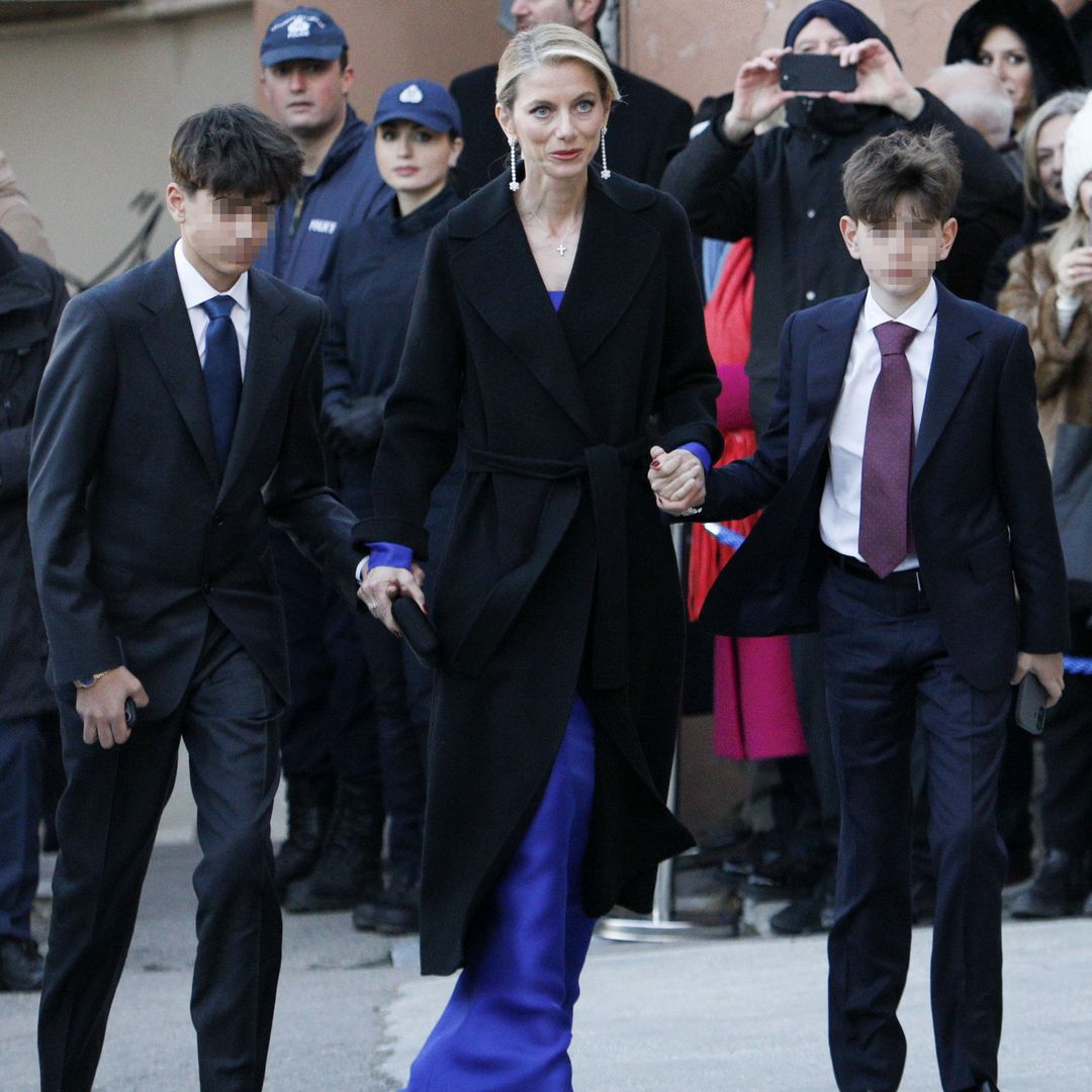 Alexia Antsakli Vardinoyannis con sus hijos en la boda