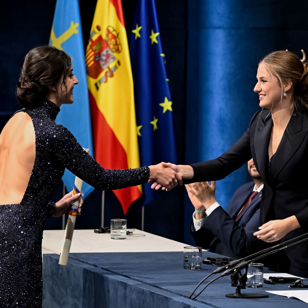 Las lágrimas de la madre de Carolina Marín al ver a su hija alzar el premio 