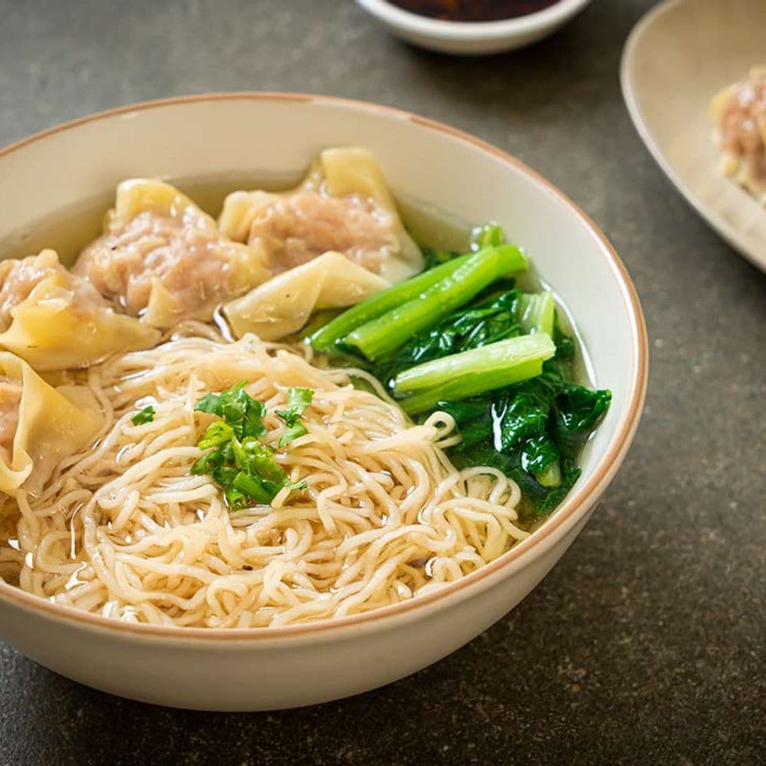 Sopa wonton con 'noodles' de arroz