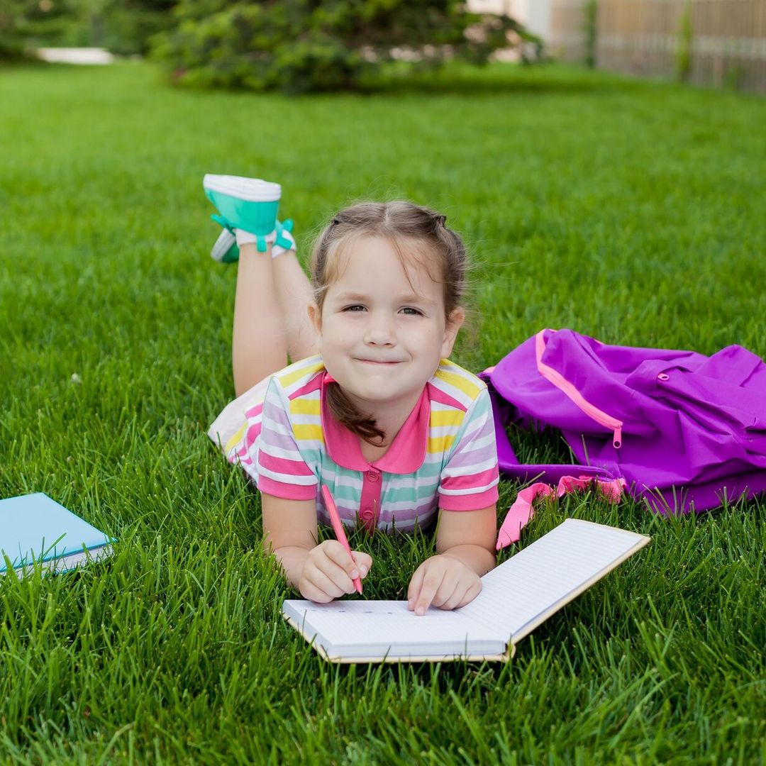 ¿Es bueno que los niños hagan tareas escolares en verano?