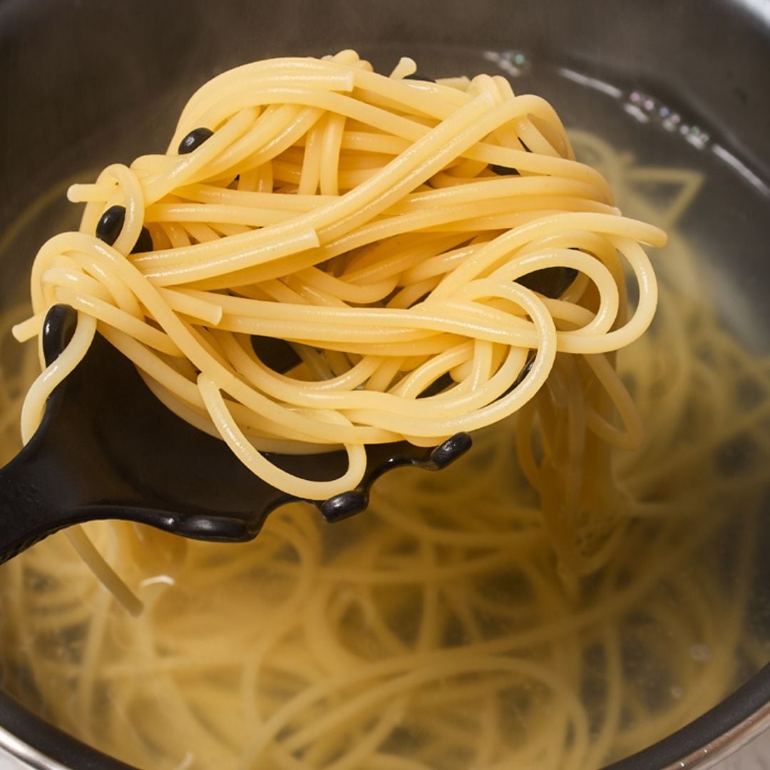 Cómo el agua de cocer pasta puede tener otros usos sorprendentes