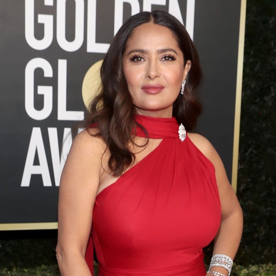 Salma Hayek celebra su cumpleaños 55 en espectacular traje de baño