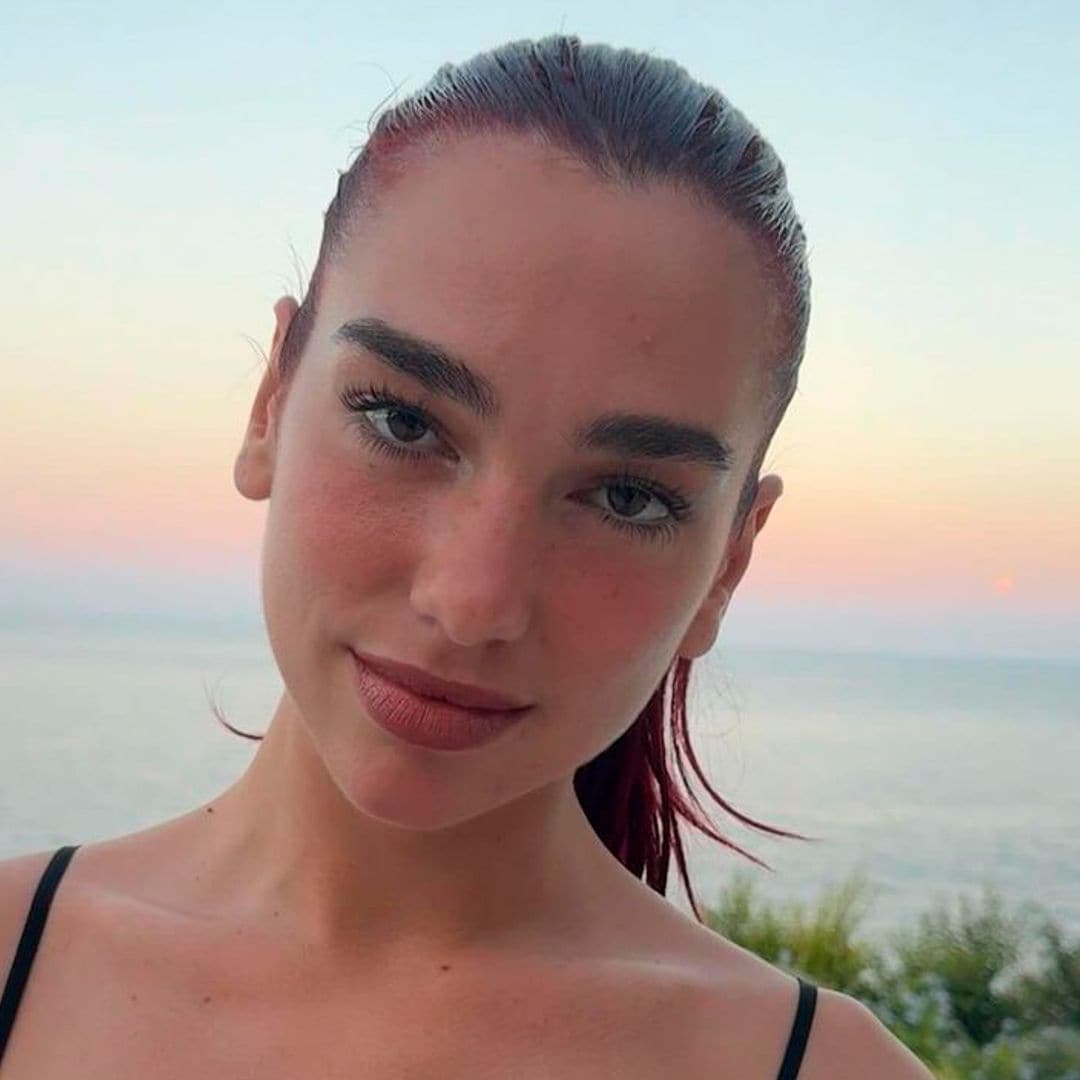 El truco de maquillaje efecto ojazos que Dua Lipa siempre repite