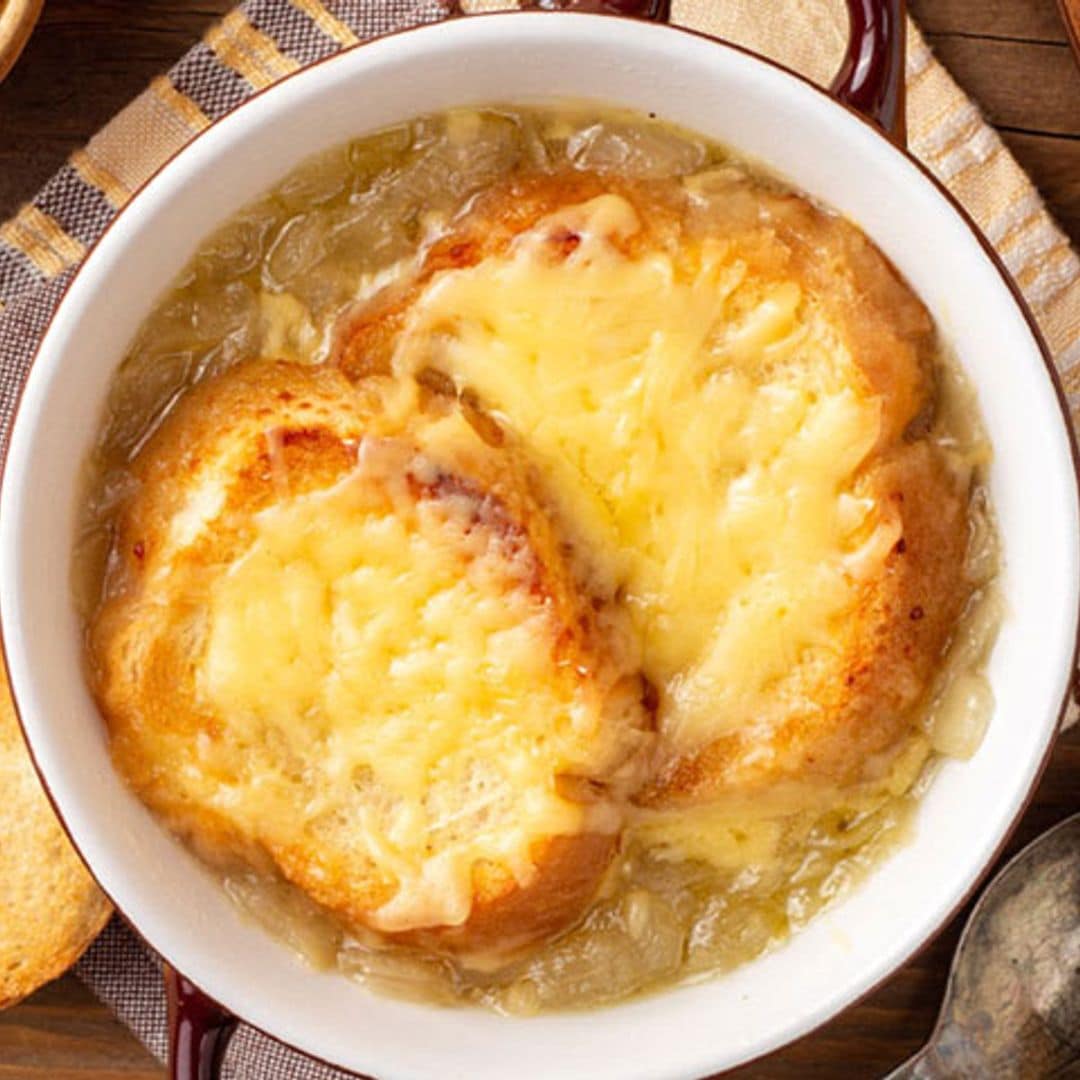 Sopa de cebolla y queso gratinada