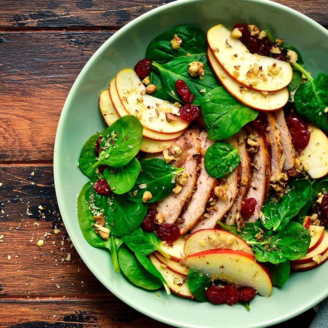 Ensalada de espinacas 'baby' con pollo y manzana