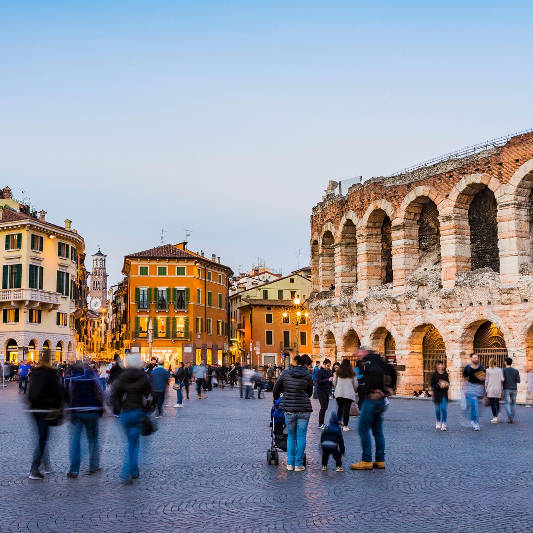 Plaza Bra de Verona y el Arena, anfiteatro romano