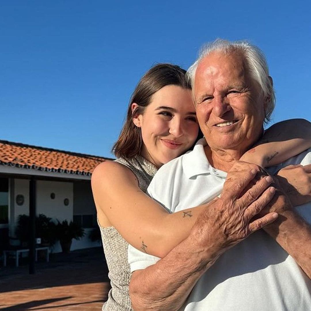 El emotivo reencuentro de Alba Díaz con su abuelo Manuel Benítez 'El Cordobés' en el 88 cumpleaños del torero