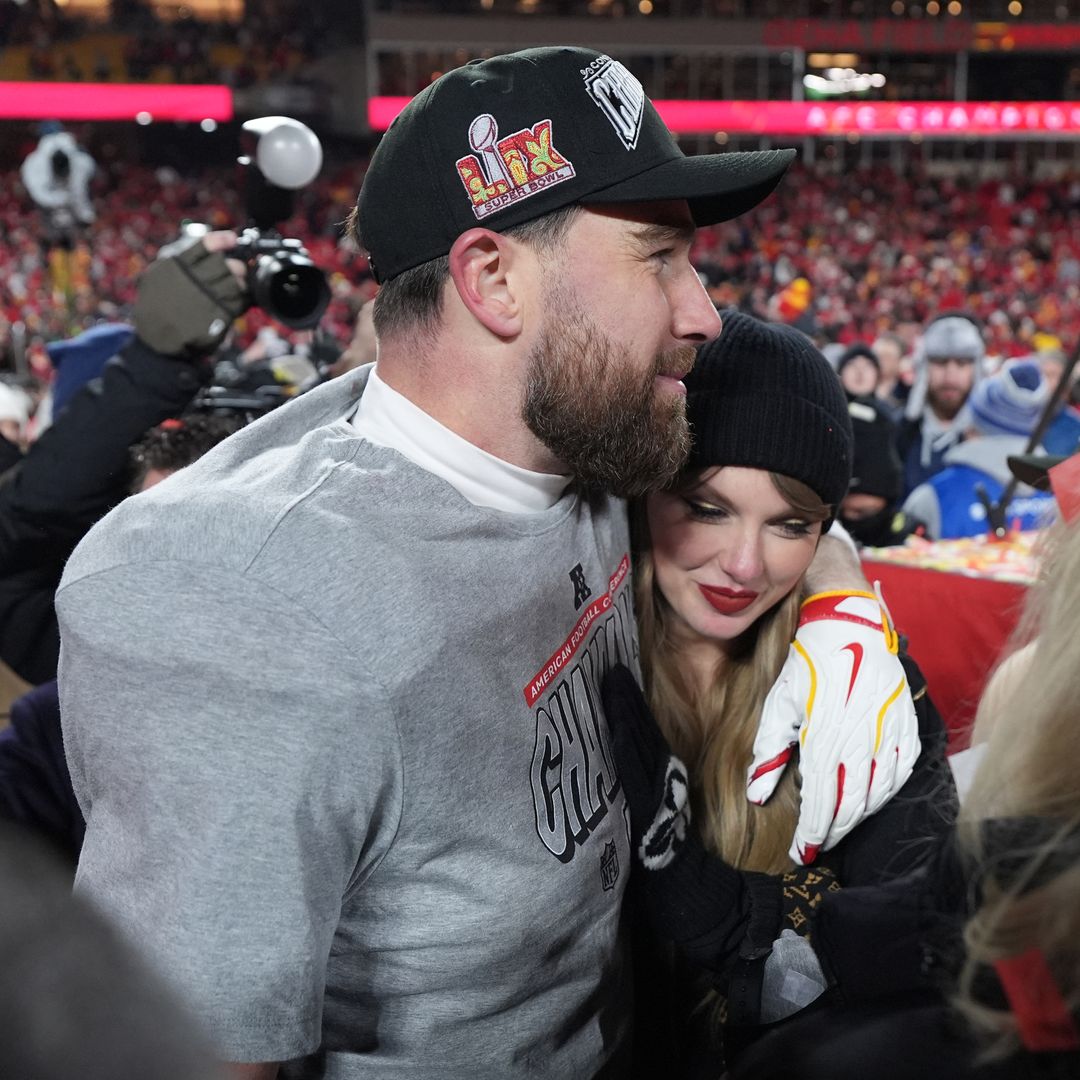 Travis Kelce y Taylor Swift en el partido de los Kansas City Chiefs vs. Buffalo Bills