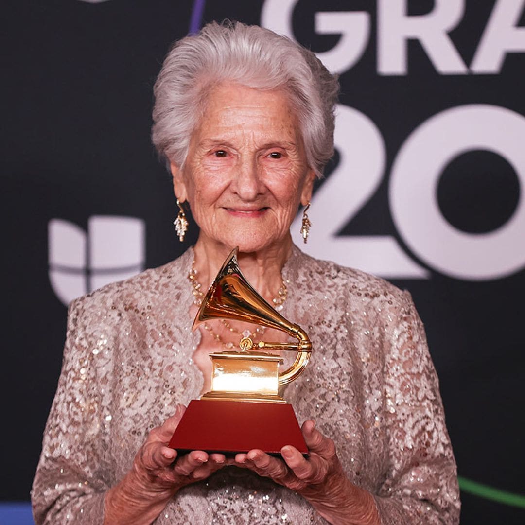 La conmovedora historia de Ángela, la anciana de 95 años que se llevó el Grammy Latino a mejor artista revelación