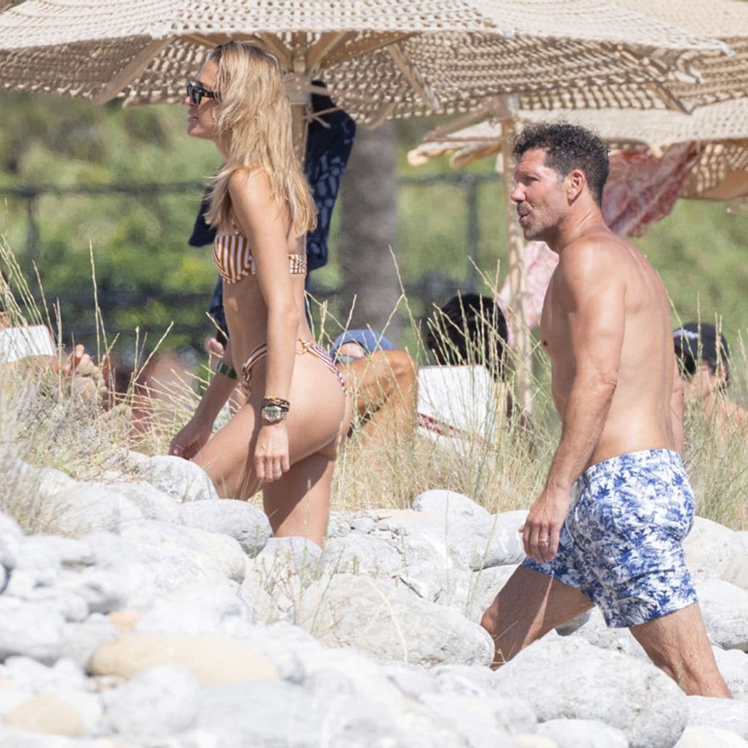 Simeone y Carla Pereyra, una pareja 'top' en las playas de Ibiza