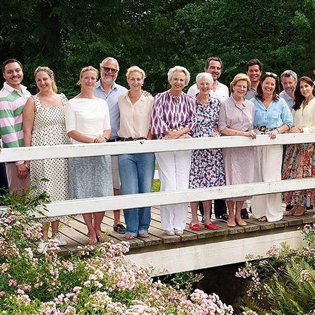 Las imágenes de la insólita 'cumbre' de verano de las familias reales de Dinamarca y Grecia