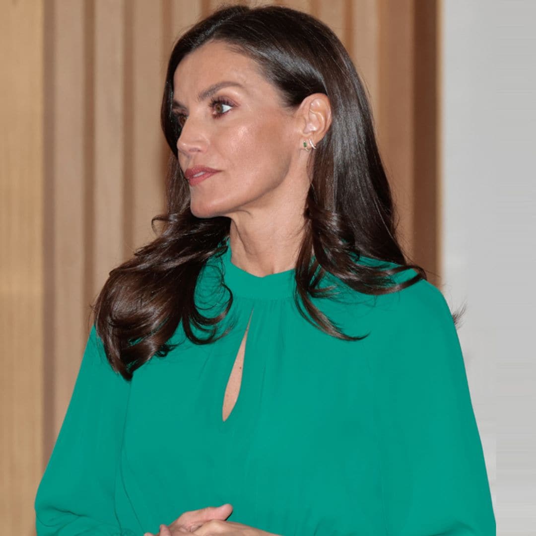 La reina Letizia sigue los pasos de la princesa Leonor con su look en Salamanca