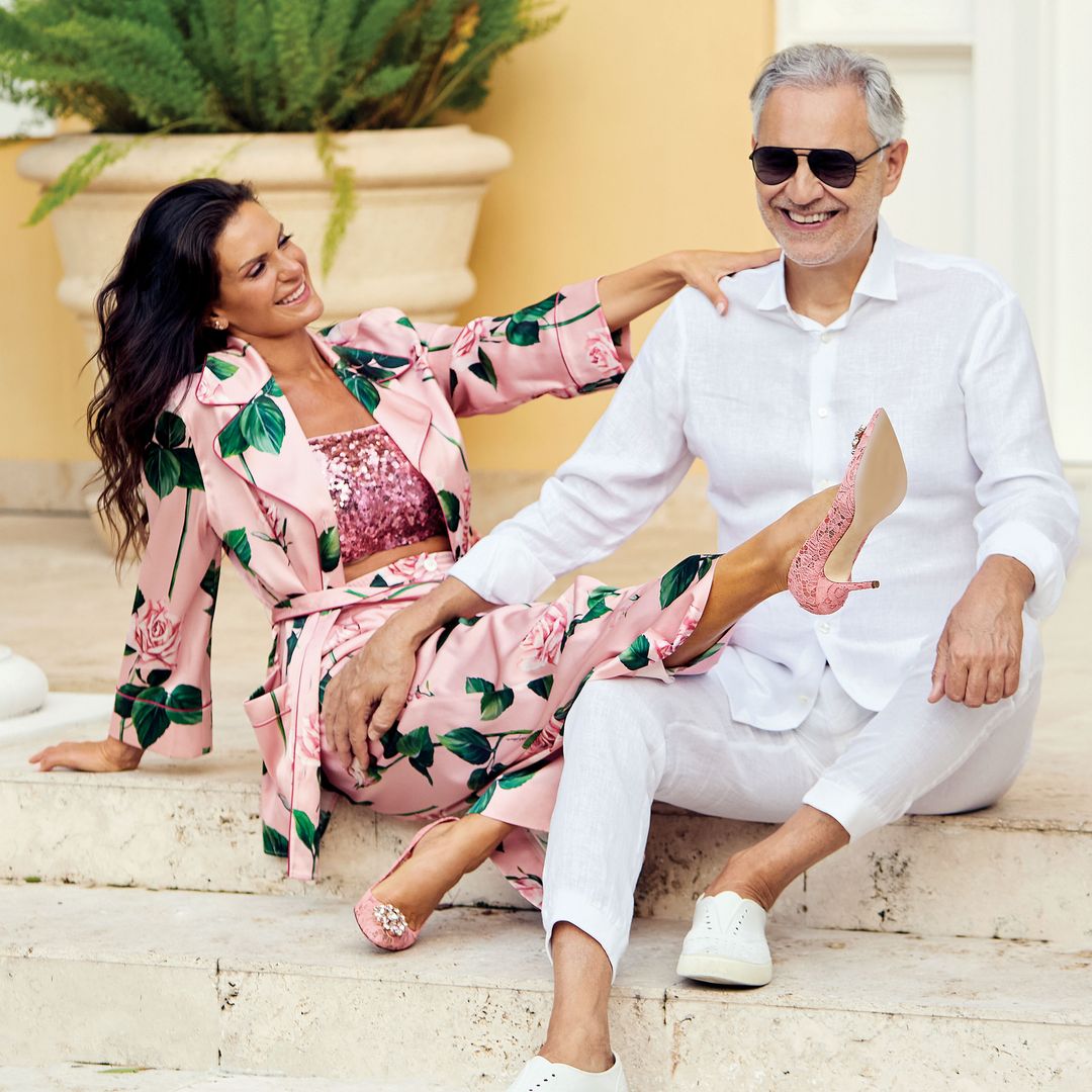 Andrea Bocelli con su mujer a las puertas de su mansión en Miami