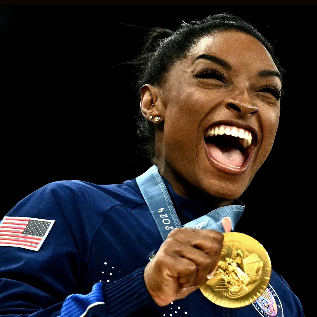 Simone Biles, arropada por su marido y sus padres en los JJ.OO. de París tras lograr su último oro