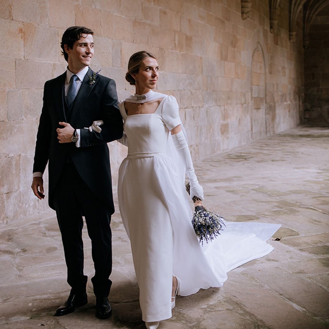 La boda en Pontevedra de Sonsoles, la novia del look desmontable con capa, guantes y sobrefalda