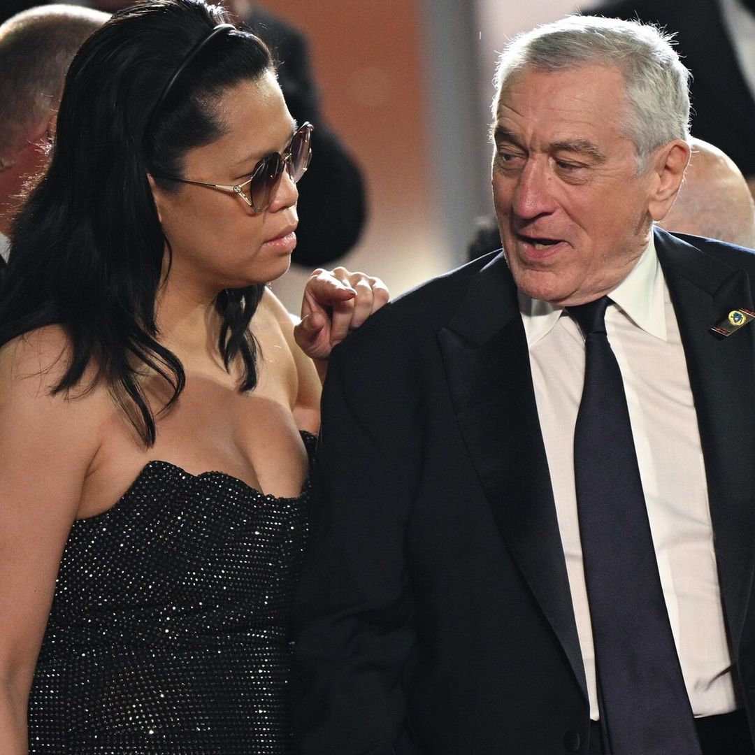 Robert De Niro desfila en Cannes de la mano de la madre de su bebé