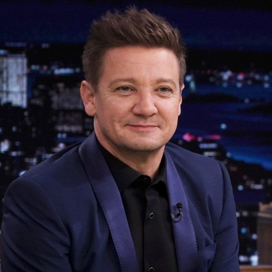 Jeremy Renner revela que ya se encuentra en casa tras su aparatoso accidente en la nieve