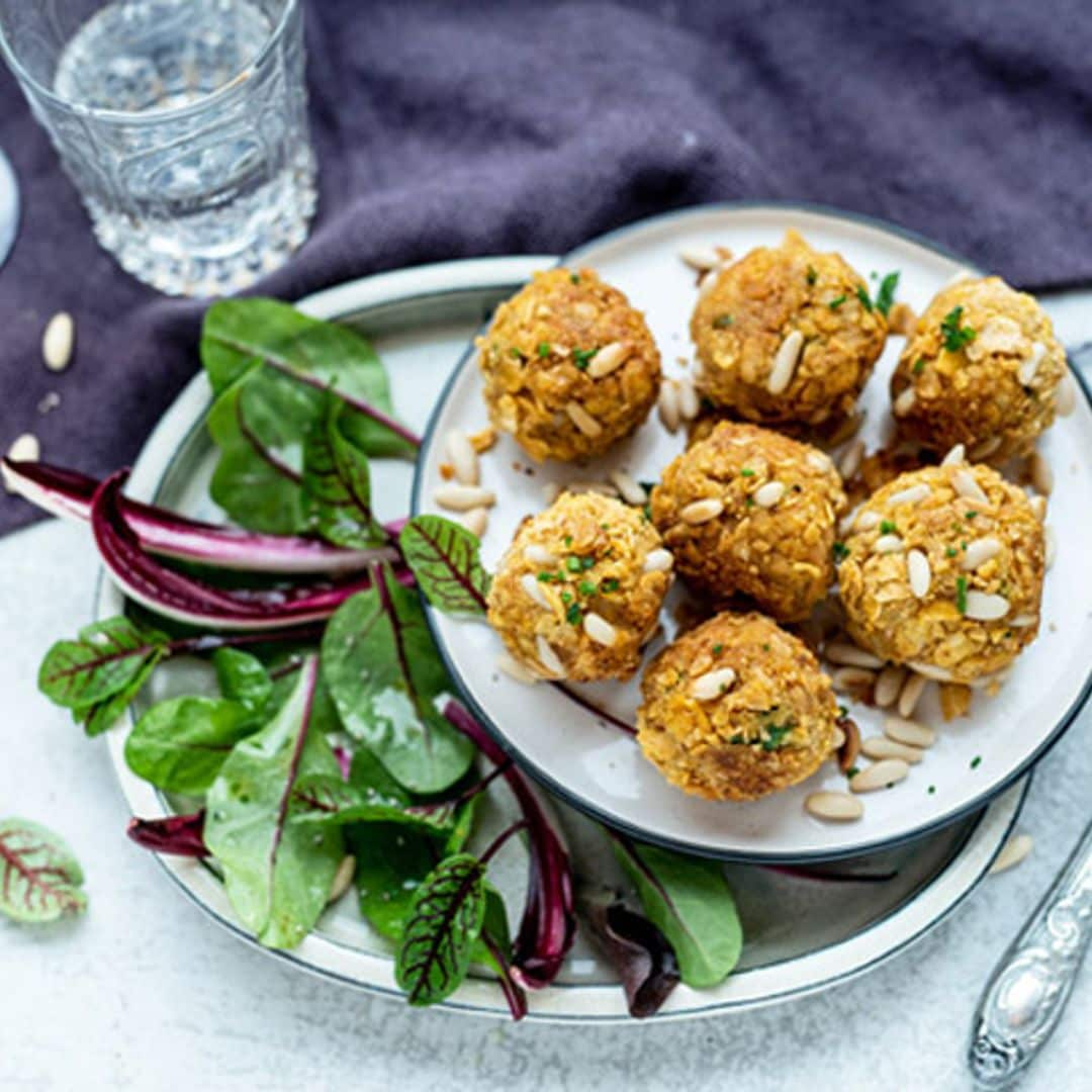 Bolitas de pan crujiente con 'Parmigiano Reggiano' y piñones