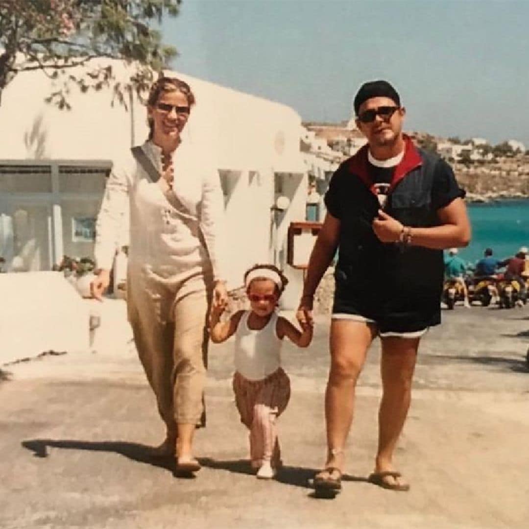 Manuela, hija de Alejandro Sanz y Jaydy Michel, rescata una foto de su infancia para felicitar a sus padres