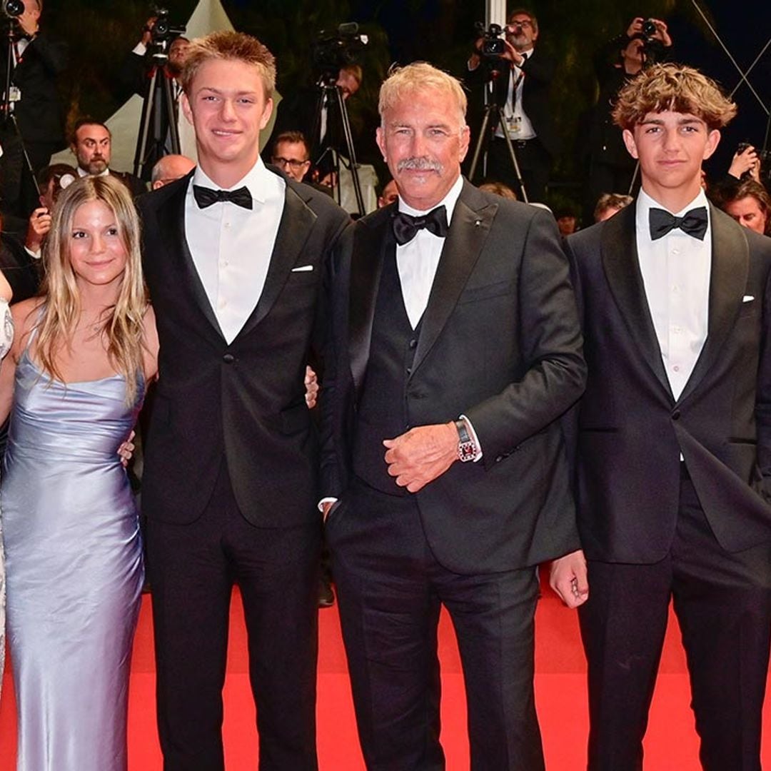 ¡Casi pleno! Kevin Costner posa con cinco de sus siete hijos en Cannes