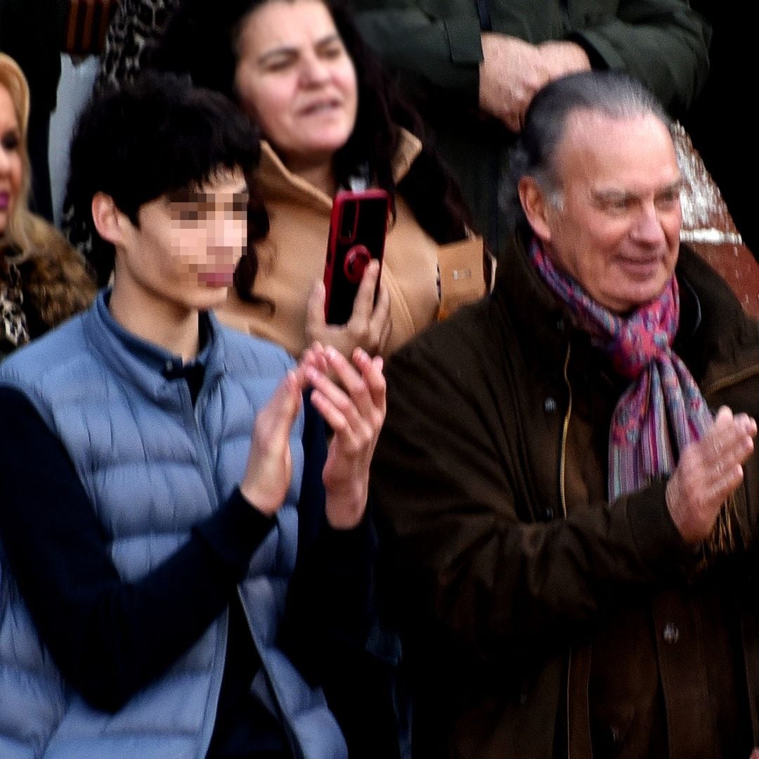 El increíble estirón que ha pegado Carlos, hijo de Bertín y Fabiola, que ya es tan alto como su padre