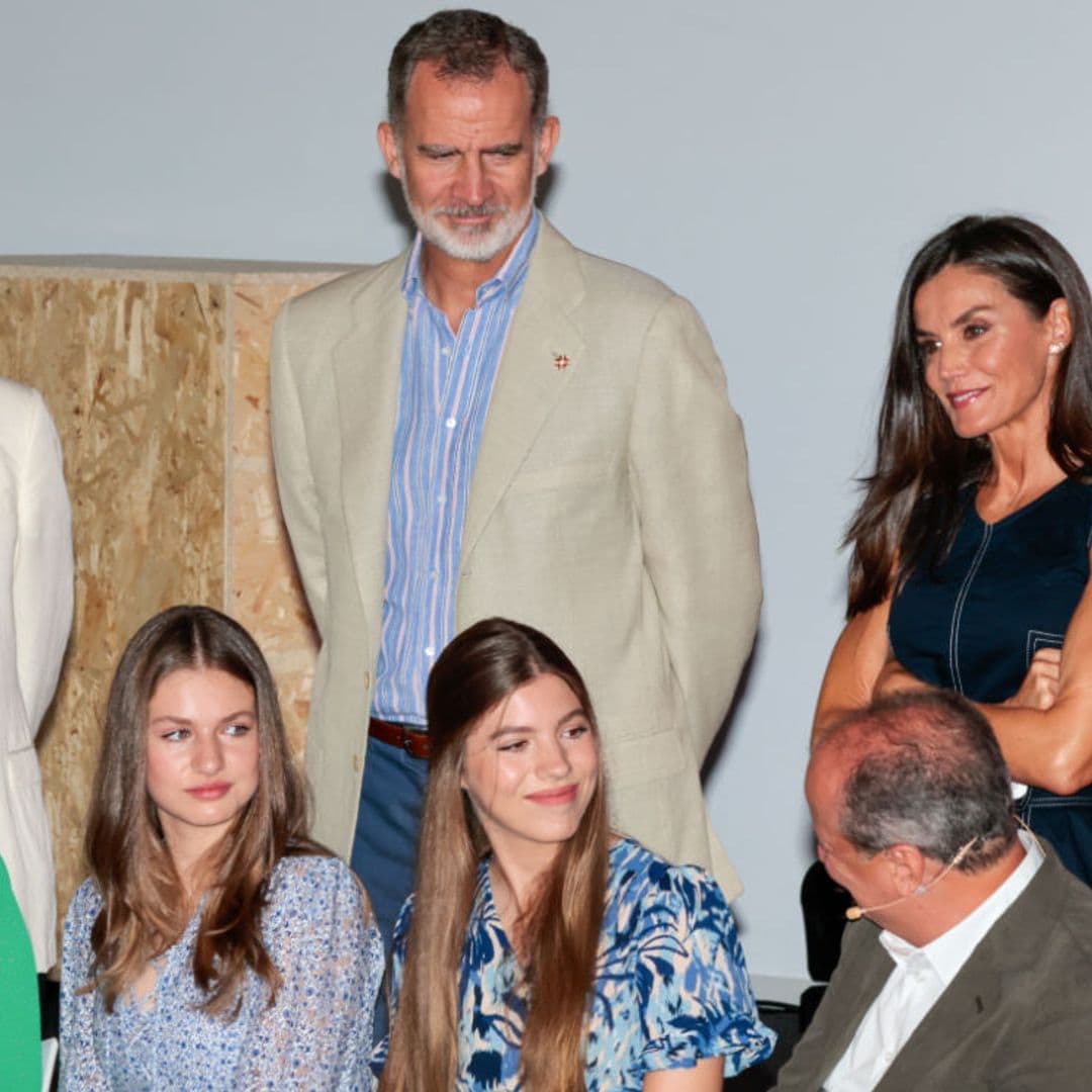 Los Reyes sorprenden a Leonor y Sofía en la antesala de los Premios Princesa de Girona