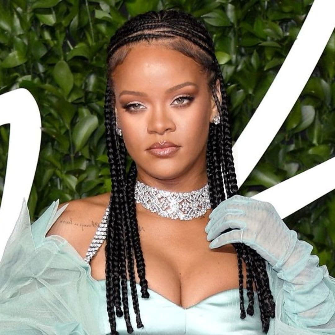 Rihanna no renuncia a su estilo: el look de la cantante en su primer 'selfie' presumiendo de tripita