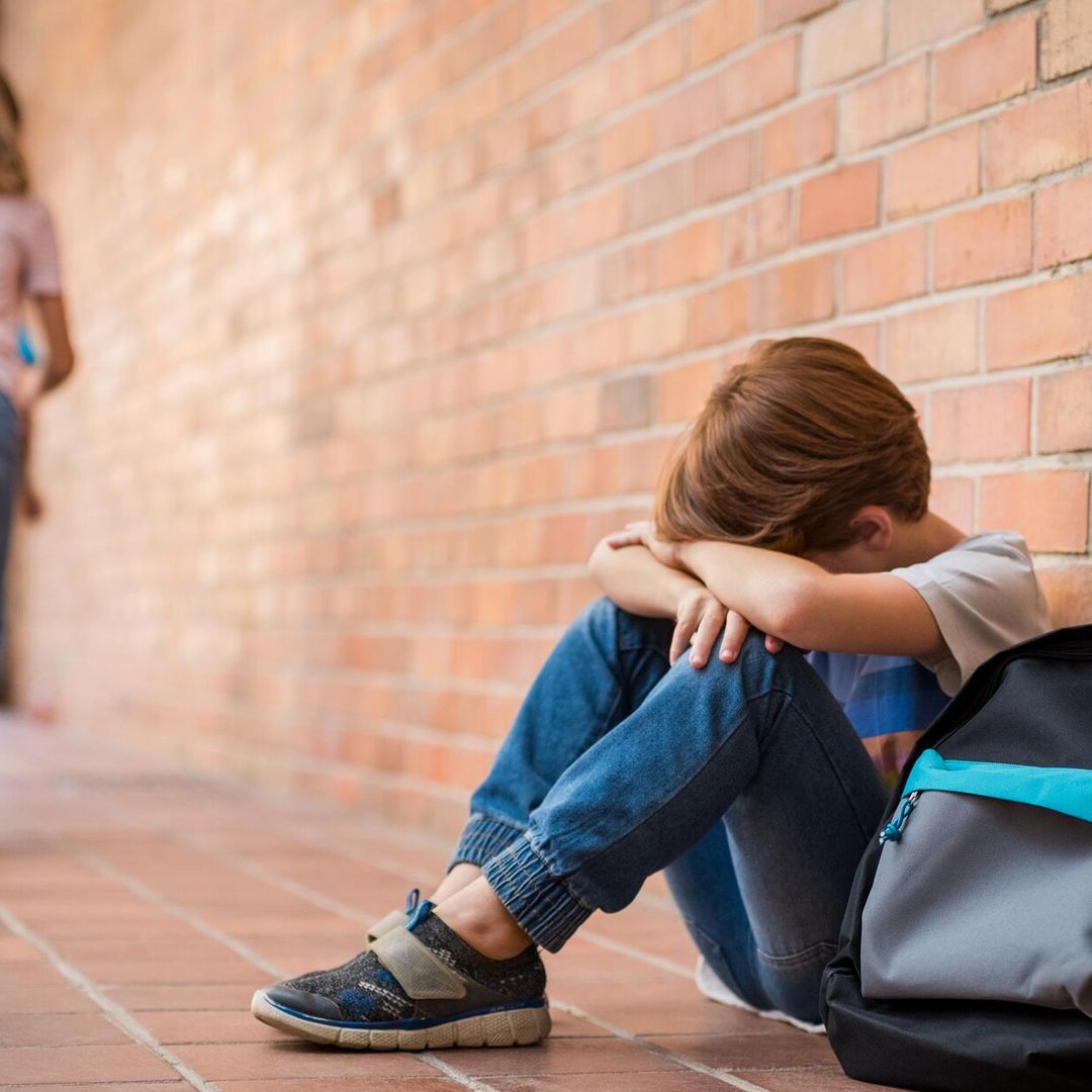 Cómo puedo ayudar a mi hijo si se siente rechazado por sus compañeros de clase