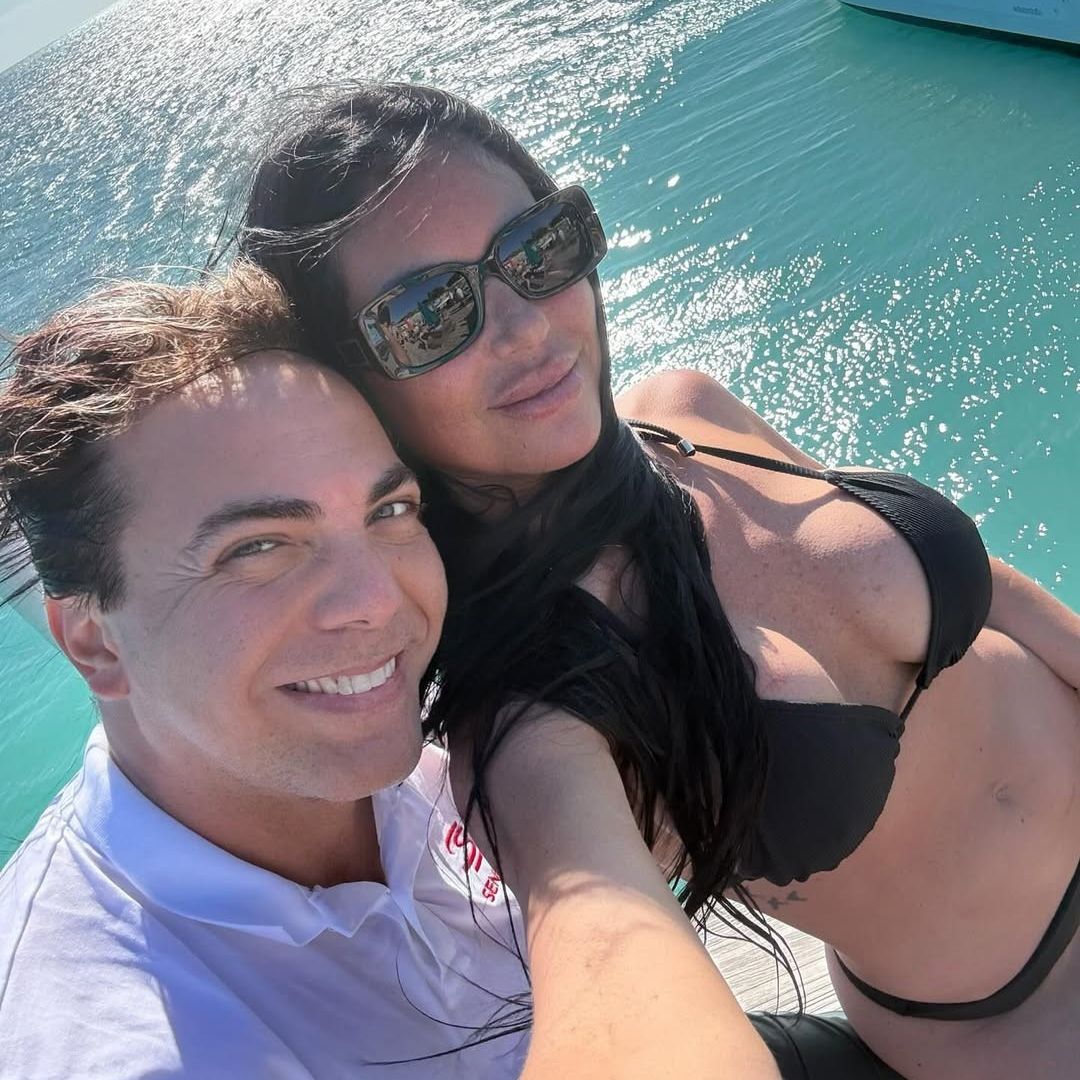 Cristian Castro disfruta con su novia de Chetumal, antes de su regreso a los escenarios