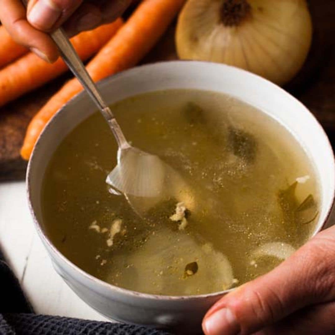 Este es el caldo casero perfecto para entrar en calor y cocinar muchos platos