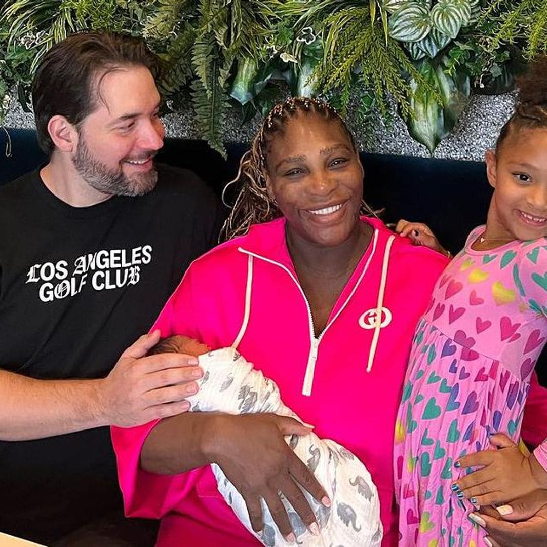 Serena Williams revela cómo se llevan sus hijas a dos meses de recibir a su segunda bebé