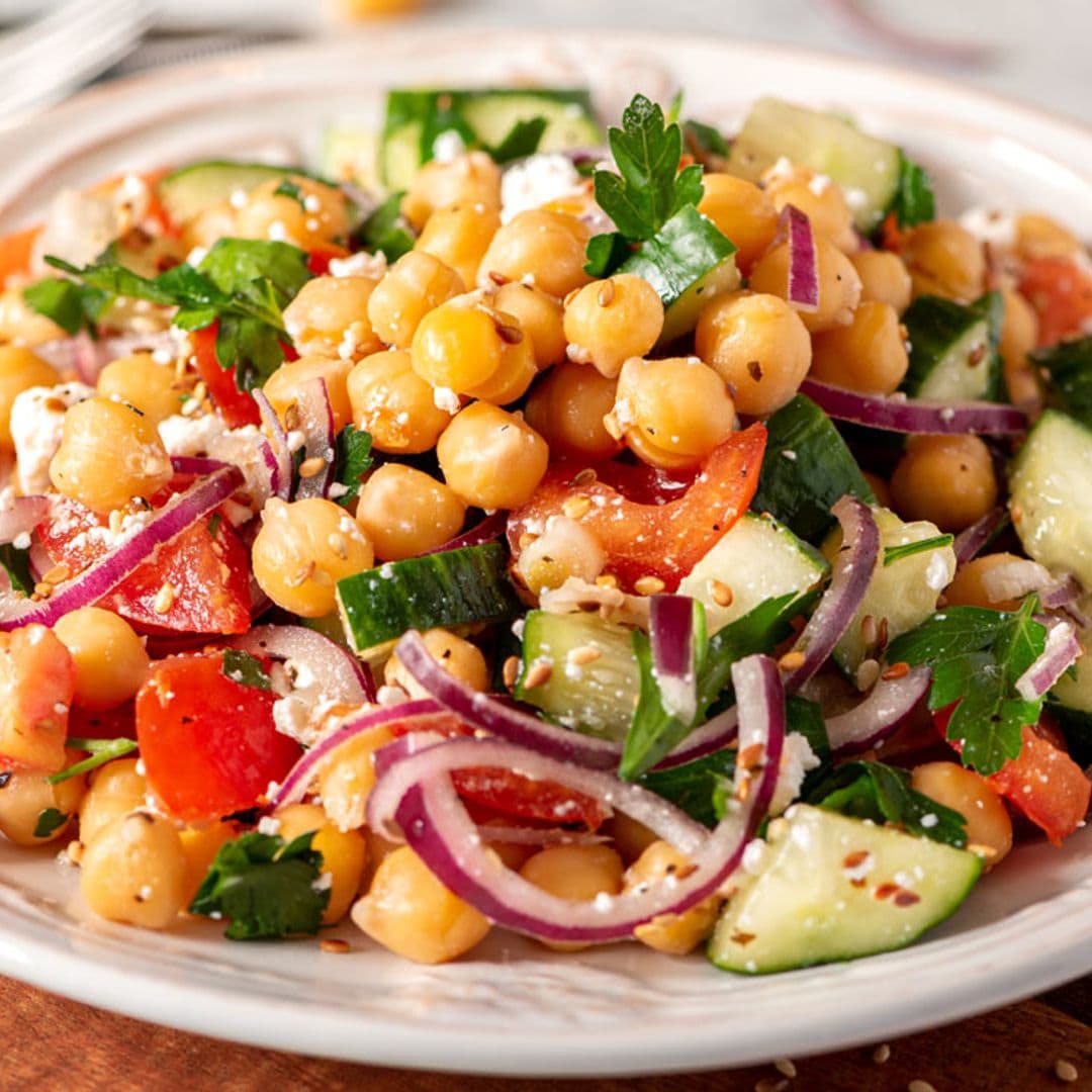 Ensalada de garbanzos, tomate y perejil