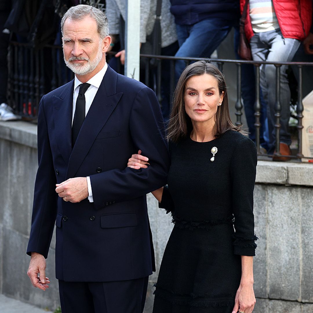 Los reyes Felipe y Letizia, junto a don Juan Carlos y doña Sofía, encabezan el funeral por Fernando Gómez-Acebo