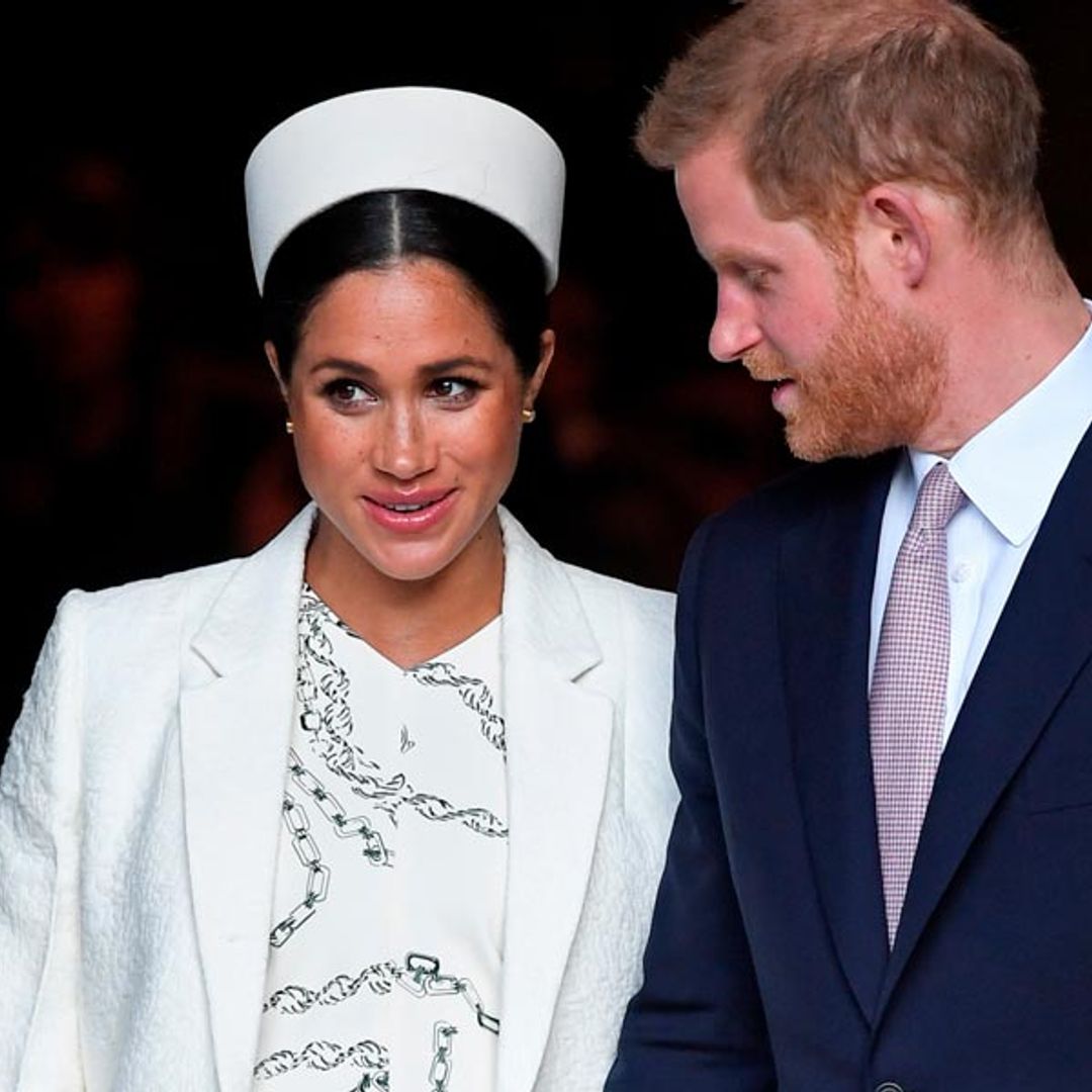 ¡El vestido de cadenas de Meghan Markle está rebajado! Y puedes comprarlo aquí